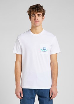 LEE BEST CHOICE TEE MĘSKI T-SHIRT KOSZULKA LOGO NADRUK BRIGHT WHITE L65GFELJ 112145352 ze sklepu YouNeedit.pl w kategorii T-shirty męskie - zdjęcie 180317957