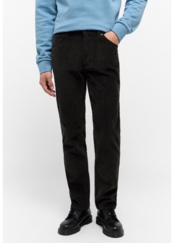 Męskie Spodnie Sztruksowe MUSTANG Tramper Straight S Pirate Black 1015533 4088 ze sklepu YouNeedit.pl w kategorii Jeansy męskie - zdjęcie 180319578