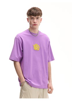 Cropp - Fioletowy T-shirt z haftem - fioletowy ze sklepu Cropp w kategorii T-shirty męskie - zdjęcie 180324989