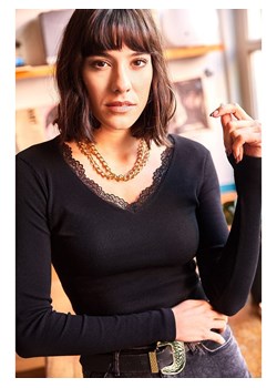 Olalook Koszulka w kolorze czarnym - id: 16999910 - marki Olalook - 180330786 Olalook Koszulka w kolorze czarnym ze sklepu Limango Polska w kategorii Bluzki damskie - zdjęcie 180330786