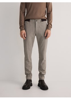 Reserved - Spodnie chino slim fit w kratę - beżowy ze sklepu Reserved w kategorii Spodnie męskie - zdjęcie 180362105