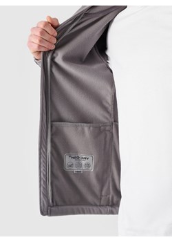 Męski softshell wiatroodporny z kapturem 4F NOSH4-SFM001B - szary ze sklepu Sportstylestory.com w kategorii Kurtki męskie - zdjęcie 180365189