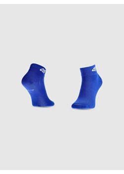 Chłopięce skarpetki za kostkę (2-pack) 4F 4FJWSS25USOCM434 - multikolor ze sklepu Sportstylestory.com w kategorii Skarpetki dziecięce - zdjęcie 180375135