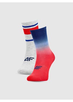 Chłopięce skarpetki casual (2-pack) 4F 4FJWSS25USOCM435 - multikolor ze sklepu Sportstylestory.com w kategorii Skarpetki dziecięce - zdjęcie 180375158