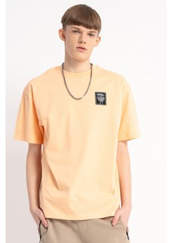 Pomarańczowy t-shirt z autorską grafiką z tyłu, rozmiar - 146, kolor - pomarańczowy ze sklepu REPORTER w kategorii T-shirty chłopięce - zdjęcie 180379456