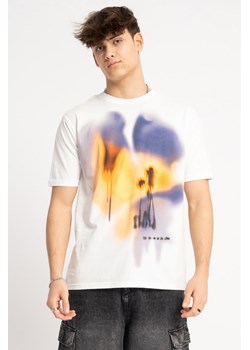 Kremowy t-shirt z autorską grafiką z przodu, kolor - kremowy, rozmiar - 140 ze sklepu REPORTER w kategorii T-shirty chłopięce - zdjęcie 180379467
