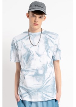 Biały t-shirt z niebieskim nadrukiem na całości, kolor - biały, rozmiar - 140 ze sklepu REPORTER w kategorii T-shirty chłopięce - zdjęcie 180379478