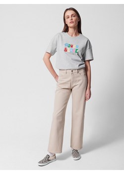 Damskie jeansy straight Outhorn  OTHWSS24TTROF723 - beżowe ze sklepu Sportstylestory.com w kategorii Jeansy damskie - zdjęcie 180392237