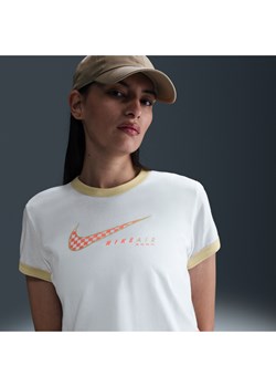 Damski T-shirt z krótkim rękawem Nike Sportswear Club - Biel ze sklepu Nike poland w kategorii Bluzki damskie - zdjęcie 180396677