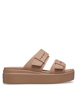 Klapki Crocs Brooklyn Low Wedge Sandal W 207431 Beżowy ze sklepu eobuwie.pl w kategorii Klapki damskie - zdjęcie 180396766