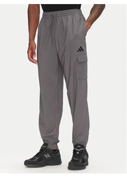 adidas Spodnie dresowe Essentials Small Logo JD1822 Szary Regular Fit ze sklepu MODIVO w kategorii Spodnie męskie - zdjęcie 180401989
