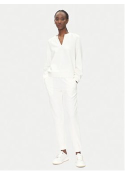 EA7 Emporio Armani Dres 7W000125 AF12501 U0005 Biały Regular Fit ze sklepu MODIVO w kategorii Dresy damskie - zdjęcie 180402086