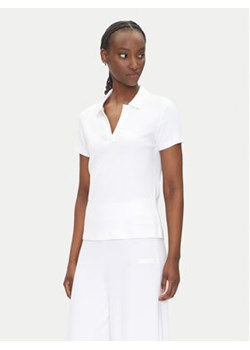 EA7 Emporio Armani Polo 7W000490 AF12654 U0002 Biały Regular Fit ze sklepu MODIVO w kategorii Bluzki damskie - zdjęcie 180404045