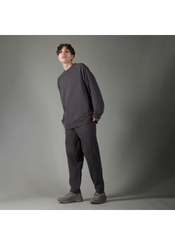 Męskie spodnie dresowe  4F x Robert Lewandowski RL9SS23TTROM570 - antracytowe ze sklepu Sportstylestory.com w kategorii Spodnie męskie - zdjęcie 180408049