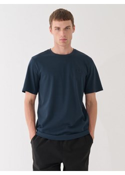 Męski t-shirt basic Outhorn OTHWAW24TTSHM2434 - granatowy ze sklepu Sportstylestory.com w kategorii T-shirty męskie - zdjęcie 180408246