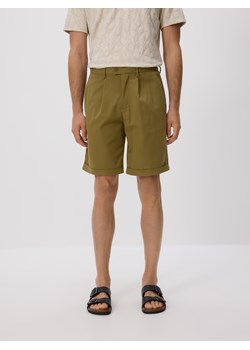 Reserved - Szorty chino regular - oliwkowy ze sklepu Reserved w kategorii Spodenki męskie - zdjęcie 180410717
