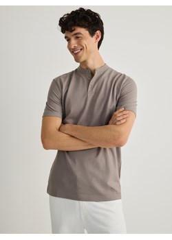 Reserved - Koszulka polo regular ze stójką - beżowy ze sklepu Reserved w kategorii T-shirty męskie - zdjęcie 180415539