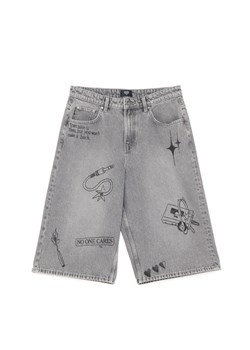 Cropp - Jeansowe szorty skater z efektem sprania - szary ze sklepu Cropp w kategorii Spodenki męskie - zdjęcie 180427435