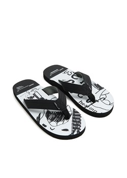Cropp - Japonki z motywem rysunkowym - biały ze sklepu Cropp w kategorii Klapki męskie - zdjęcie 180432025
