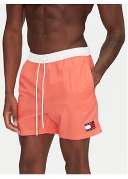 Tommy Hilfiger Szorty kąpielowe UM0UM03455 Różowy Slim Fit ze sklepu MODIVO w kategorii Kąpielówki - zdjęcie 180435228