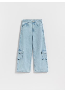 Reserved - Jeansy wide leg z kieszeniami cargo - niebieski ze sklepu Reserved w kategorii Spodnie dziewczęce - zdjęcie 180436615
