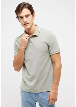 KOSZULKA MĘSKA POLO MUSTANG Palco Hedge Green 1014946 6336 ze sklepu YouNeedit.pl w kategorii T-shirty męskie - zdjęcie 180441266