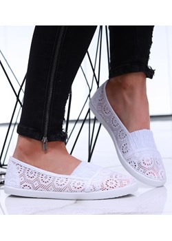 Białe ażurowe tenisówki damskie /B2-2 16473 S293/ ze sklepu Pantofelek24.pl w kategorii Trampki damskie - zdjęcie 180441816
