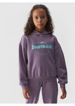 Dziewczęca bluza dresowa nierozpinana z kapturem 4F 4FJWAW24TSWSF1213 - fioletowa ze sklepu Sportstylestory.com w kategorii Bluzy dziewczęce - zdjęcie 180442226