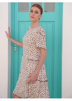 Sukienka beżowa w czarne kropki z marszczeniem L'AF River ze sklepu Eye For Fashion w kategorii Sukienki - zdjęcie 180454497