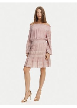 Guess Sukienka koktajlowa W5GK24 WE550 Różowy Regular Fit - id: 0000304861987 - marki Guess - 180456879 Guess Sukienka koktajlowa W5GK24 WE550 Różowy Regular Fit ze sklepu MODIVO w kategorii Sukienki - zdjęcie 180456879