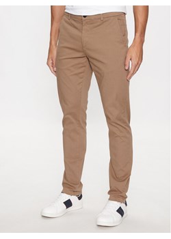 Lindbergh Chinosy 30-005044 Beżowy Slim Fit ze sklepu MODIVO w kategorii Spodnie męskie - zdjęcie 181033156