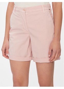 Tommy Hilfiger Szorty materiałowe WW0WW42457 Różowy Regular Fit ze sklepu MODIVO w kategorii Szorty - zdjęcie 181033667