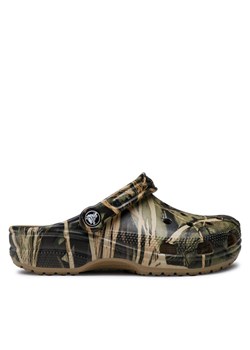 Crocs Klapki Classic Realtree 12132 Zielony ze sklepu MODIVO w kategorii Klapki damskie - zdjęcie 181034016