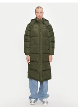 Tommy Jeans Kurtka puchowa Alaska DW0DW18860 Zielony Regular Fit ze sklepu MODIVO w kategorii Kurtki damskie - zdjęcie 181034536