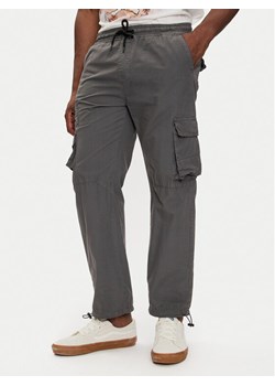 Brave Soul Joggery MTR-EVANDERGRY Szary Relaxed Fit ze sklepu MODIVO w kategorii Spodnie męskie - zdjęcie 181034866