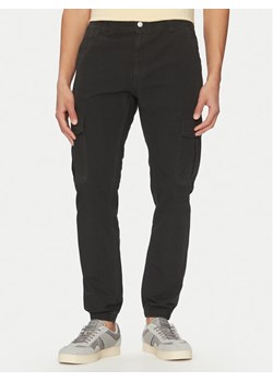 Tommy Jeans Joggery Ryan DM0DM20284 Czarny Regular Fit ze sklepu MODIVO w kategorii Spodnie męskie - zdjęcie 181036626