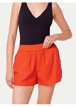 Triumph Szorty materiałowe Beach MyWear 10218548 Pomarańczowy Regular Fit ze sklepu MODIVO w kategorii Szorty - zdjęcie 181037188