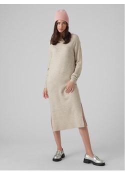 Vero Moda Sukienka dzianinowa 10291689 Beżowy Relaxed Fit ze sklepu MODIVO w kategorii Sukienki - zdjęcie 181037996