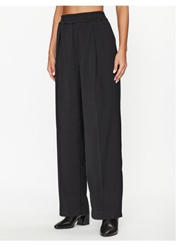 Samsøe Samsøe Spodnie materiałowe Julia F23100048 CLR000021 Czarny Relaxed Fit ze sklepu MODIVO w kategorii Spodnie damskie - zdjęcie 181038108