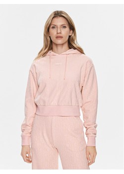 Guess Bluza Gj Logo V4RQ14 KC2W0 Różowy Regular Fit ze sklepu MODIVO w kategorii Bluzy damskie - zdjęcie 181038139