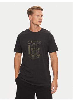 New Balance T-Shirt Sport Essentials Graphic MT43902BK Czarny Regular Fit ze sklepu MODIVO w kategorii T-shirty męskie - zdjęcie 181038707
