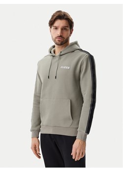 Guess Bluza Z4RQ21 KB3P2 Zielony Regular Fit ze sklepu MODIVO w kategorii Bluzy męskie - zdjęcie 181039117