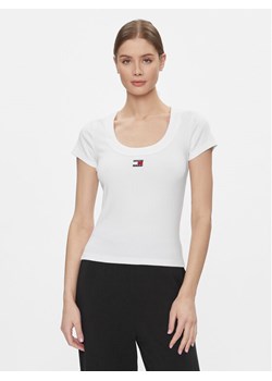 Tommy Jeans T-Shirt Tjw Slim Badge Rib Tee Ss DW0DW17396 Biały Slim Fit ze sklepu MODIVO w kategorii Bluzki damskie - zdjęcie 181039259