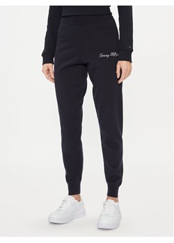 Tommy Hilfiger Spodnie dresowe Script Graphic WW0WW40347 Granatowy Regular Fit ze sklepu MODIVO w kategorii Spodnie damskie - zdjęcie 181039646