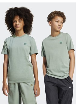 adidas T-Shirt JC8418 Zielony Regular Fit ze sklepu MODIVO w kategorii T-shirty chłopięce - zdjęcie 181040888