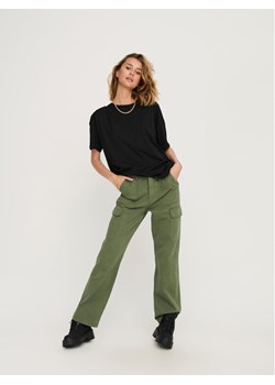 ONLY Spodnie materiałowe 15300976 Zielony Loose Fit ze sklepu MODIVO w kategorii Spodnie damskie - zdjęcie 181041455