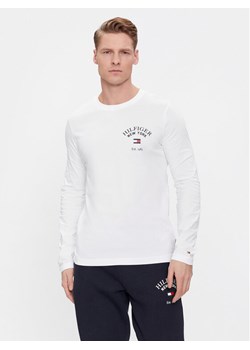Tommy Hilfiger Longsleeve Arch Varsity MW0MW34252 Biały Regular Fit ze sklepu MODIVO w kategorii T-shirty męskie - zdjęcie 181042305
