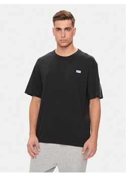 Reebok T-Shirt Cl Court Sport Ss Tape Tee 100202807 Czarny Regular Fit ze sklepu MODIVO w kategorii T-shirty męskie - zdjęcie 181043497