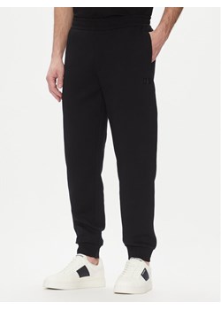 Armani Exchange Spodnie dresowe XM000744 AF13047 UC001 Czarny Regular Fit ze sklepu MODIVO w kategorii Spodnie męskie - zdjęcie 181043928