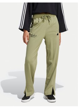 adidas Spodnie dresowe Signature Graphic JI6524 Zielony Loose Fit ze sklepu MODIVO w kategorii Spodnie damskie - zdjęcie 181044056